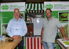 Ron Mulders, voorzitter van de NFO met fruitteler Anton van Gils
